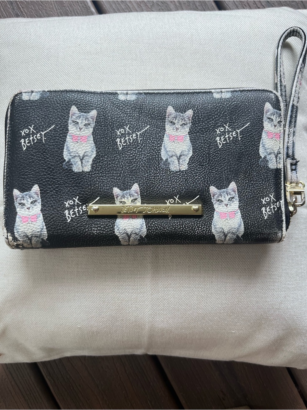 Betsey Johnson Black Cat Print Wristlet with Pink Bows